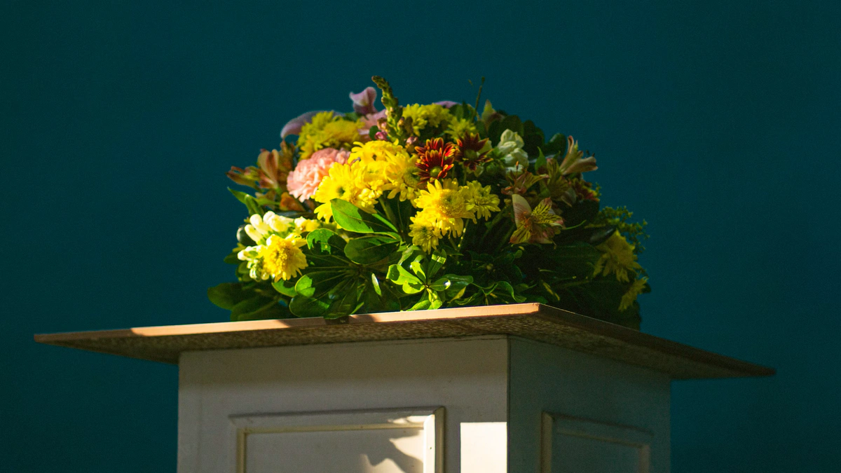 Elegant Vintage Pedestals to Buy Online