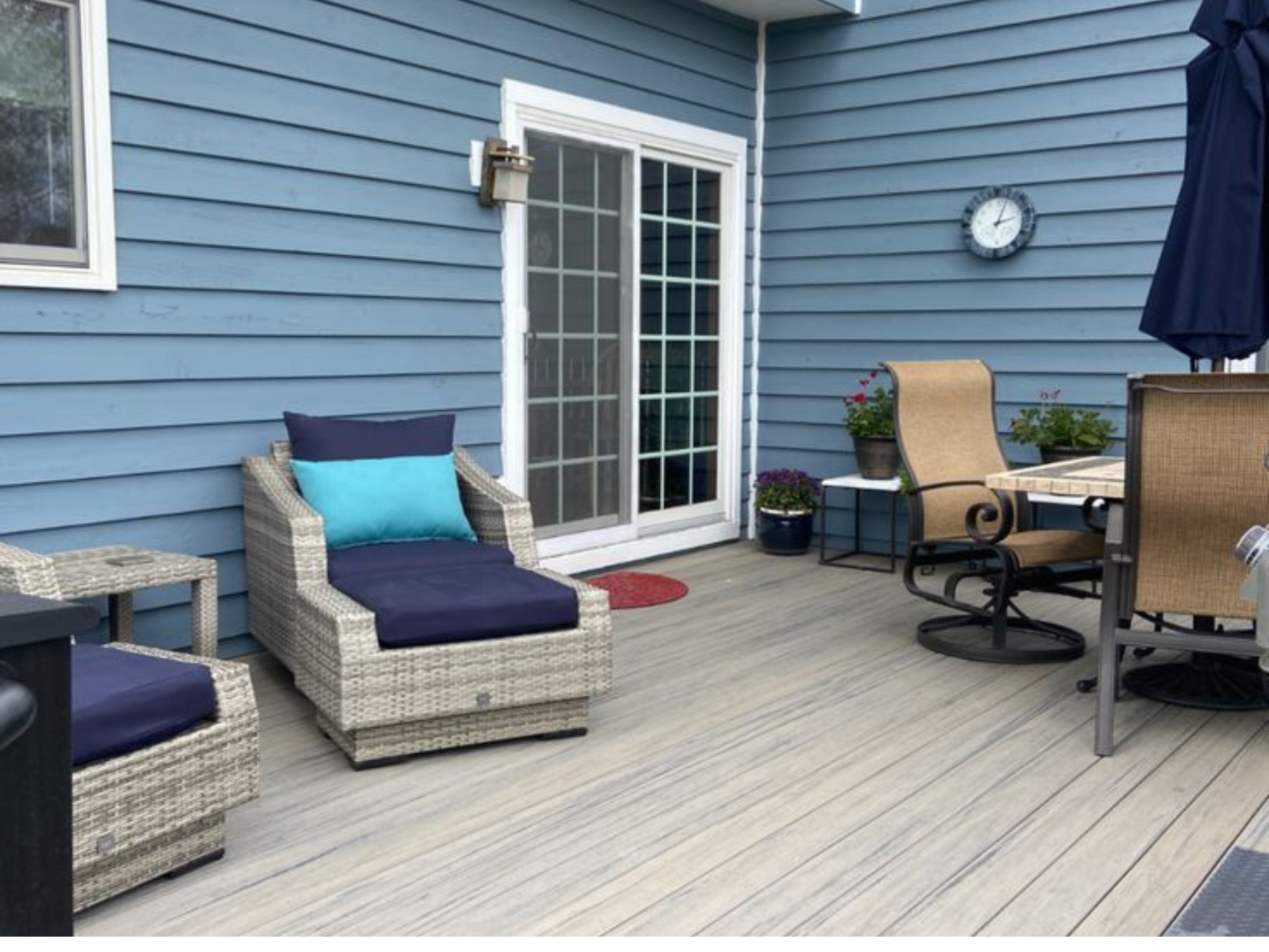 deck color for blue house